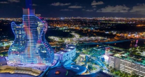 5 mins from Hard Rock Stadium & The Guitar